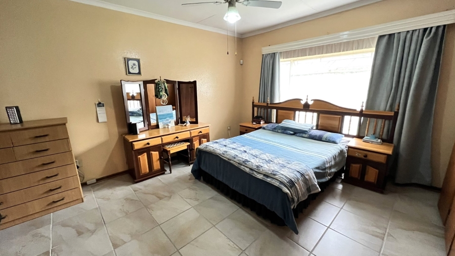 4 Bedroom Property for Sale in Langenhovenpark Free State